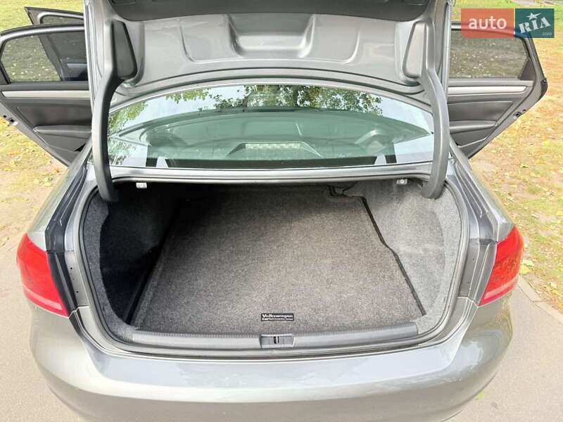 Седан Volkswagen Passat 2014 в Харькове фото 6 Седан Volkswagen Passat 2014 в Харькове