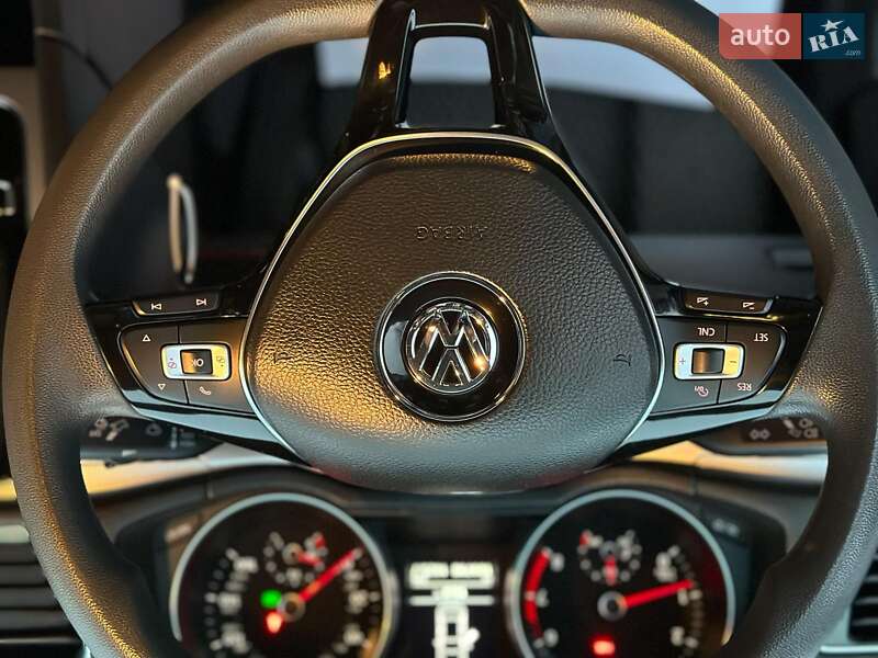 Седан Volkswagen Passat 2016 в Виннице