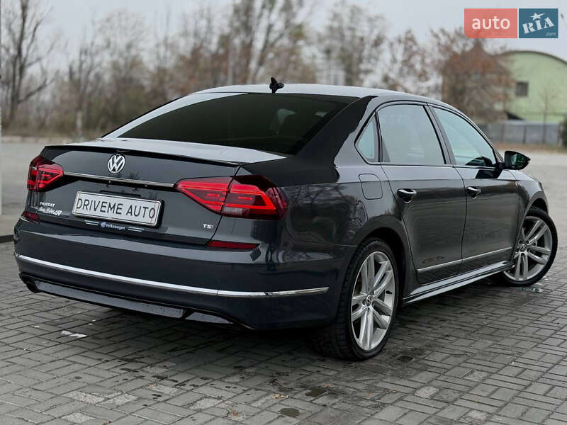 Седан Volkswagen Passat 2017 в Днепре