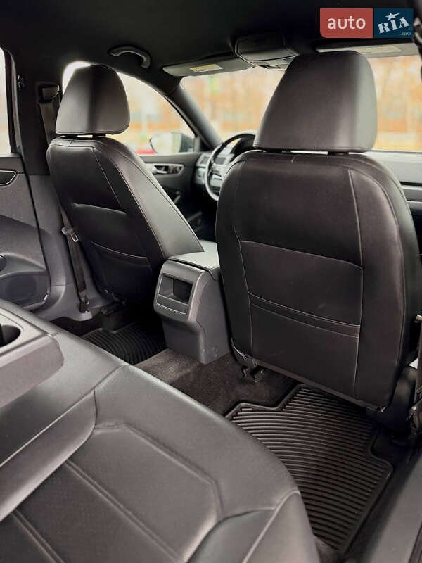 Седан Volkswagen Passat 2017 в Днепре