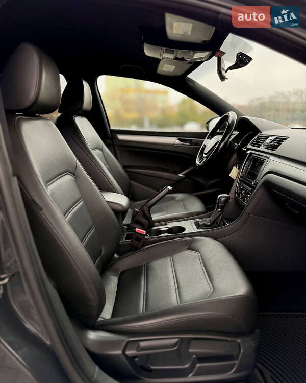 Седан Volkswagen Passat 2017 в Днепре