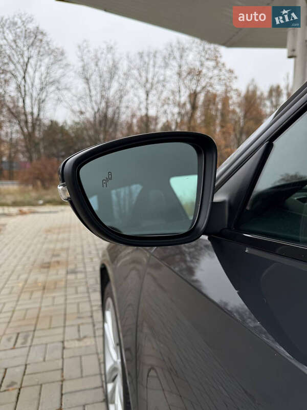 Седан Volkswagen Passat 2017 в Днепре