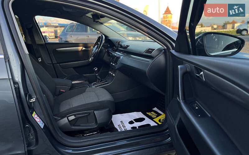 Універсал Volkswagen Passat 2012 в Мукачевому