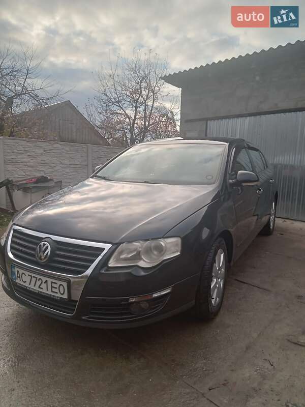 Седан Volkswagen Passat 2005 в Ровно