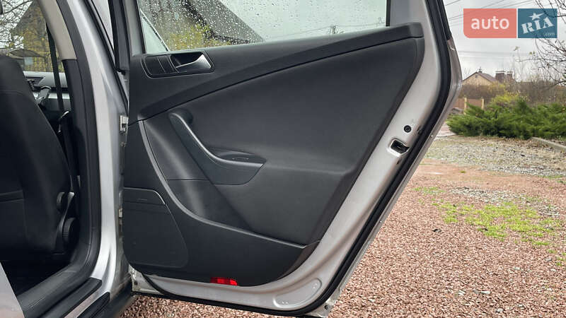 Универсал Volkswagen Passat 2010 в Житомире