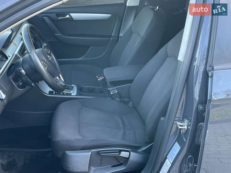 Универсал Volkswagen Passat 2012 в Ивано-Франковске