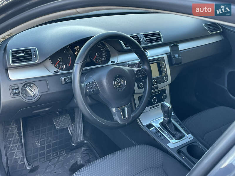 Универсал Volkswagen Passat 2012 в Ивано-Франковске