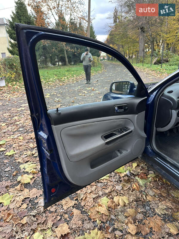 Универсал Volkswagen Passat 2002 в Стрые