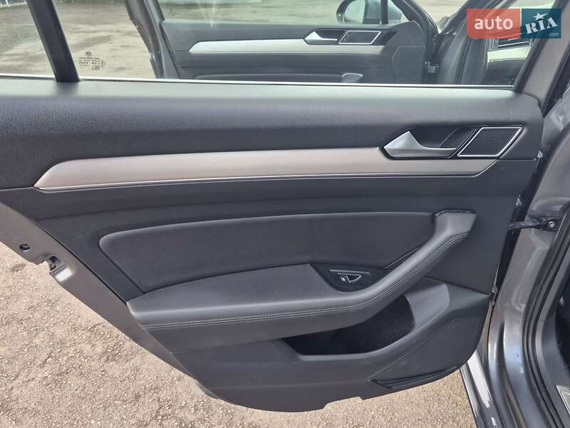 Универсал Volkswagen Passat 2015 в Ровно