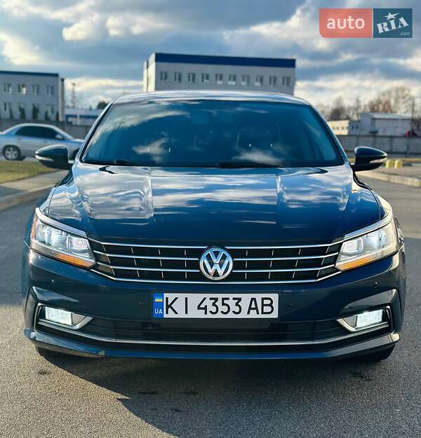 Седан Volkswagen Passat 2017 в Львове