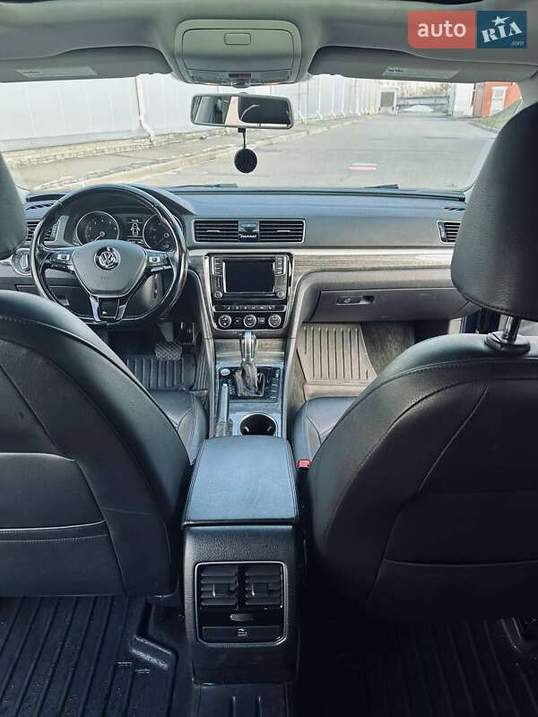 Седан Volkswagen Passat 2017 в Львове
