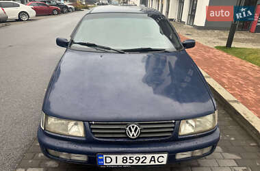 Седан Volkswagen Passat 1996 в Ирпене