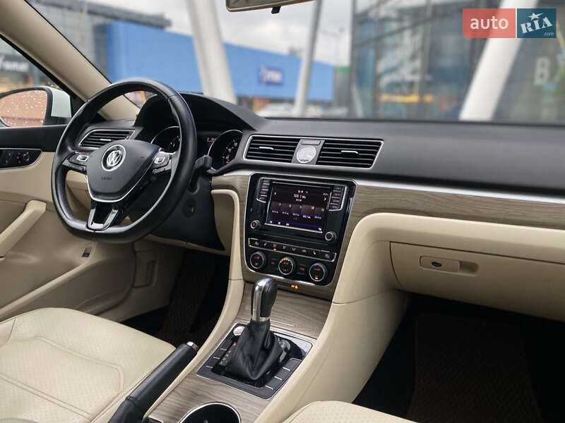 Седан Volkswagen Passat 2017 в Киеве