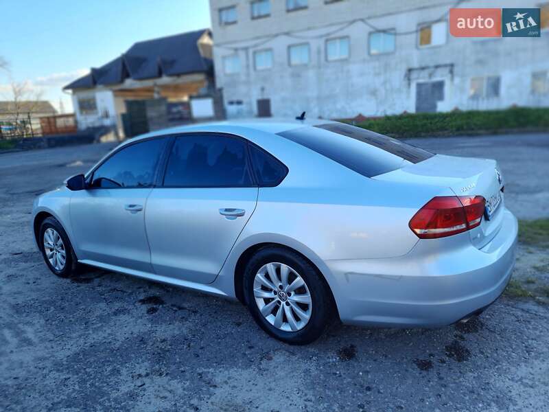 Седан Volkswagen Passat 2012 в Новом Роздоле
