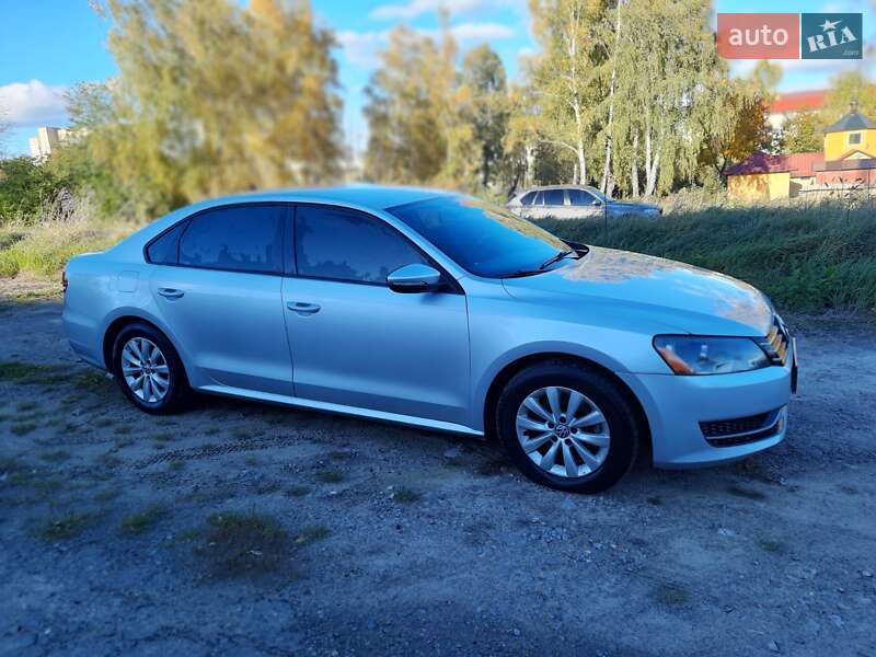 Седан Volkswagen Passat 2012 в Новом Роздоле