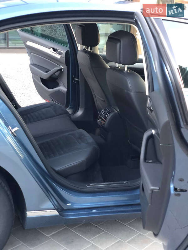Седан Volkswagen Passat 2016 в Луцке