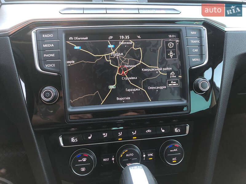 Седан Volkswagen Passat 2016 в Луцке