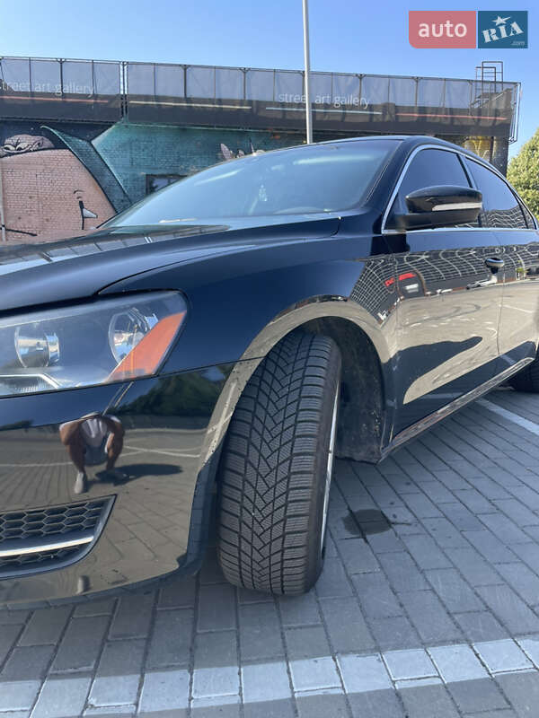Седан Volkswagen Passat 2014 в Луцке