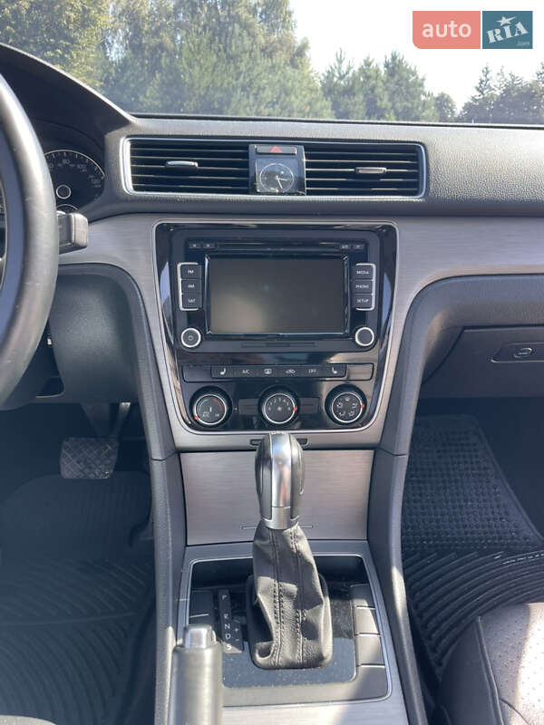 Седан Volkswagen Passat 2014 в Луцке