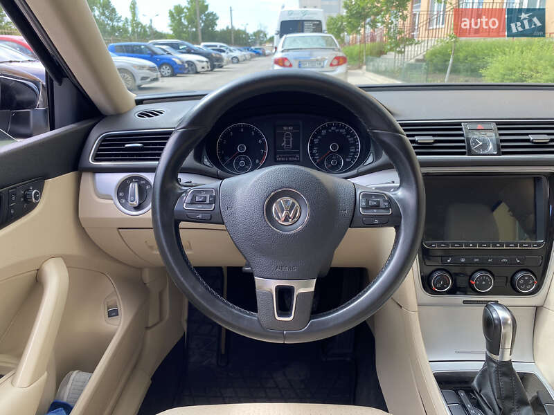 Седан Volkswagen Passat 2013 в Одессе