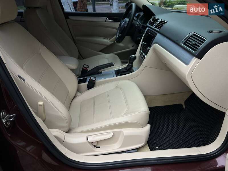 Седан Volkswagen Passat 2012 в Одессе