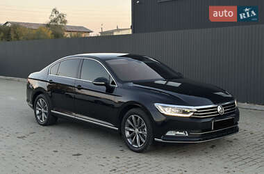 Седан Volkswagen Passat 2016 в Ужгороді