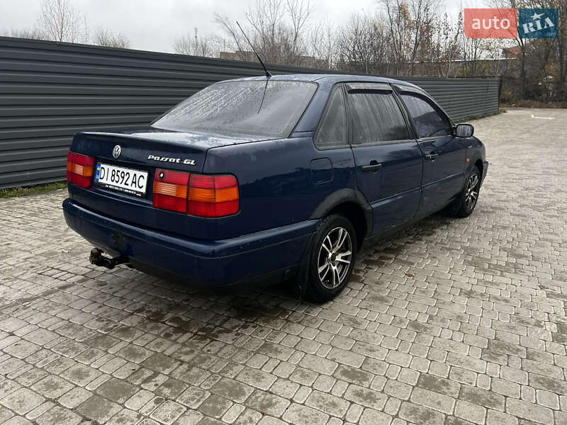 Седан Volkswagen Passat 1996 в Ирпене