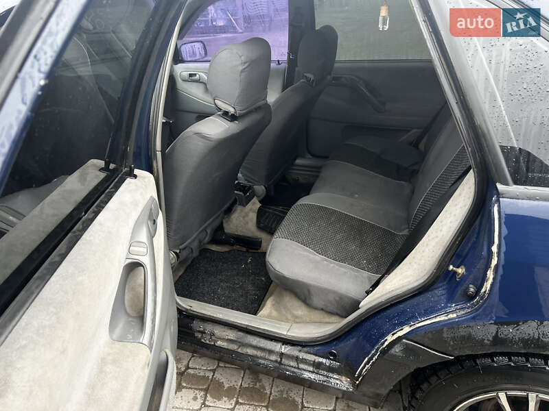 Седан Volkswagen Passat 1996 в Ирпене