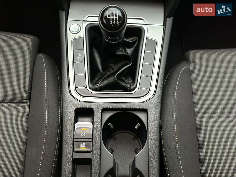 Универсал Volkswagen Passat 2016 в Одессе фото 15 Универсал Volkswagen Passat 2016 в Одессе