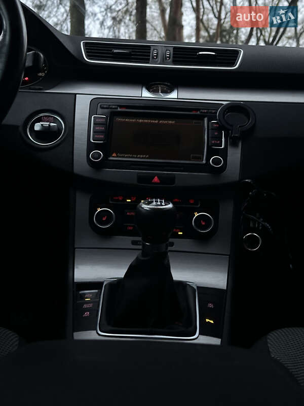 Универсал Volkswagen Passat 2011 в Чернигове