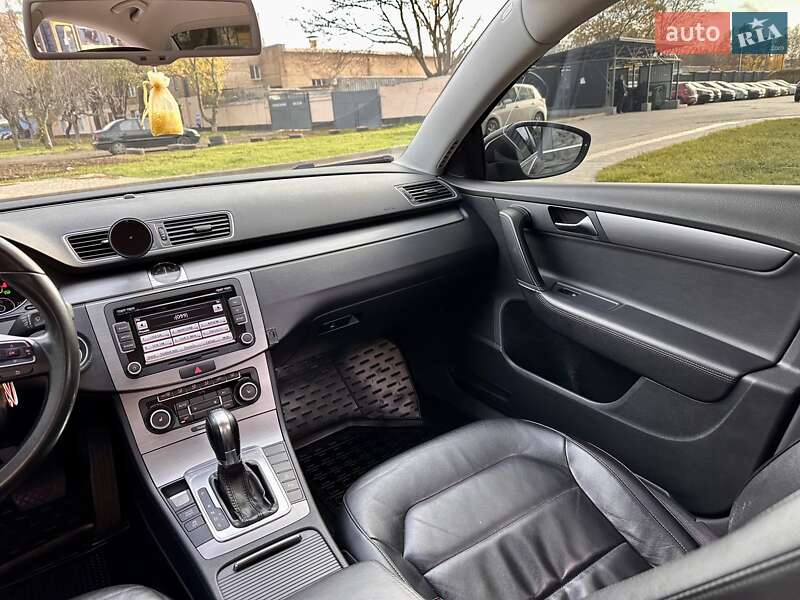 Седан Volkswagen Passat 2011 в Одесі