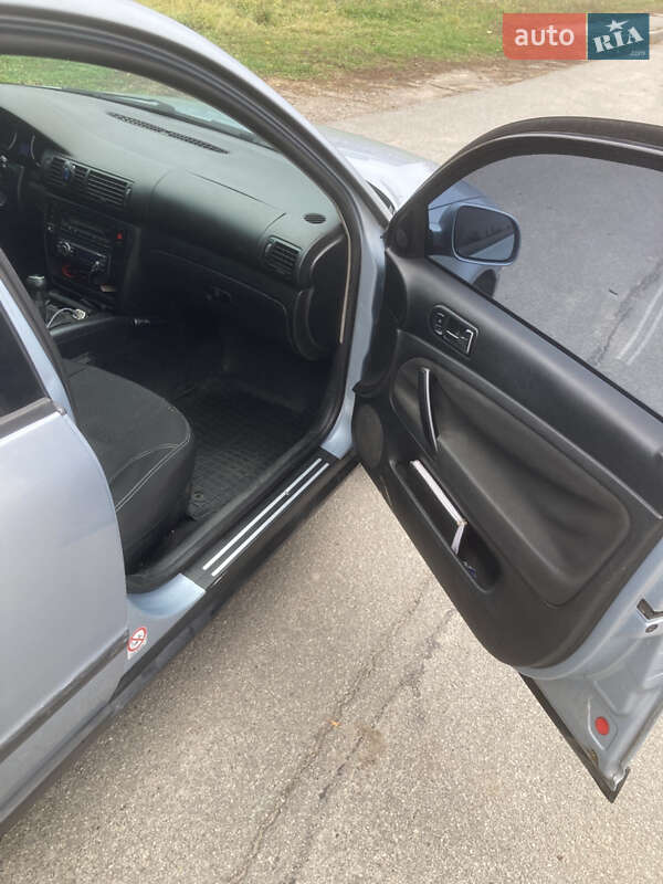 Седан Volkswagen Passat 2001 в Харькове