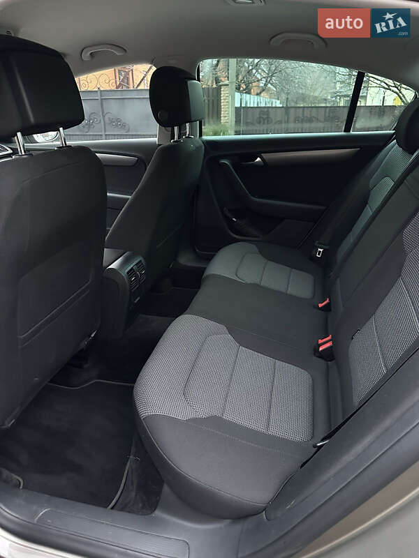 Седан Volkswagen Passat 2013 в Луцке фото 8 Седан Volkswagen Passat 2013 в Луцке