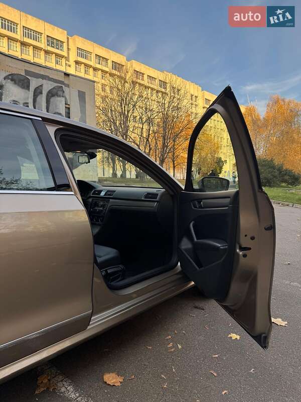 Седан Volkswagen Passat 2014 в Киеве