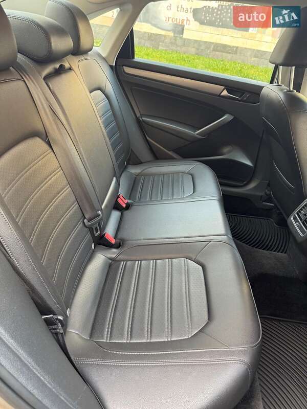 Седан Volkswagen Passat 2014 в Киеве