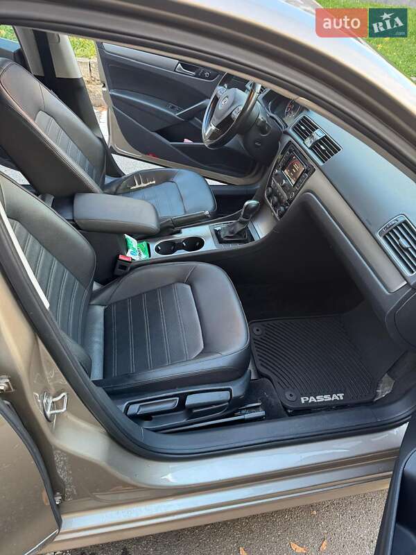 Седан Volkswagen Passat 2014 в Киеве