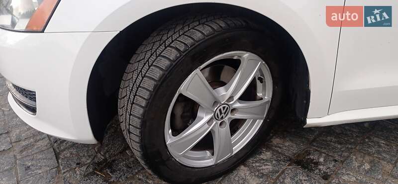 Седан Volkswagen Passat 2012 в Львове