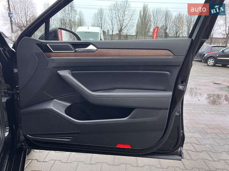 Седан Volkswagen Passat 2018 в Житомире
