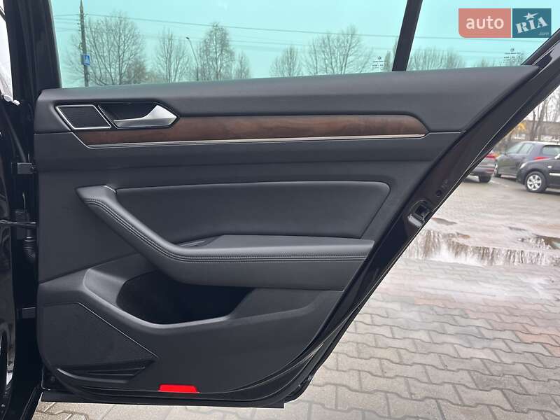 Седан Volkswagen Passat 2018 в Житомире