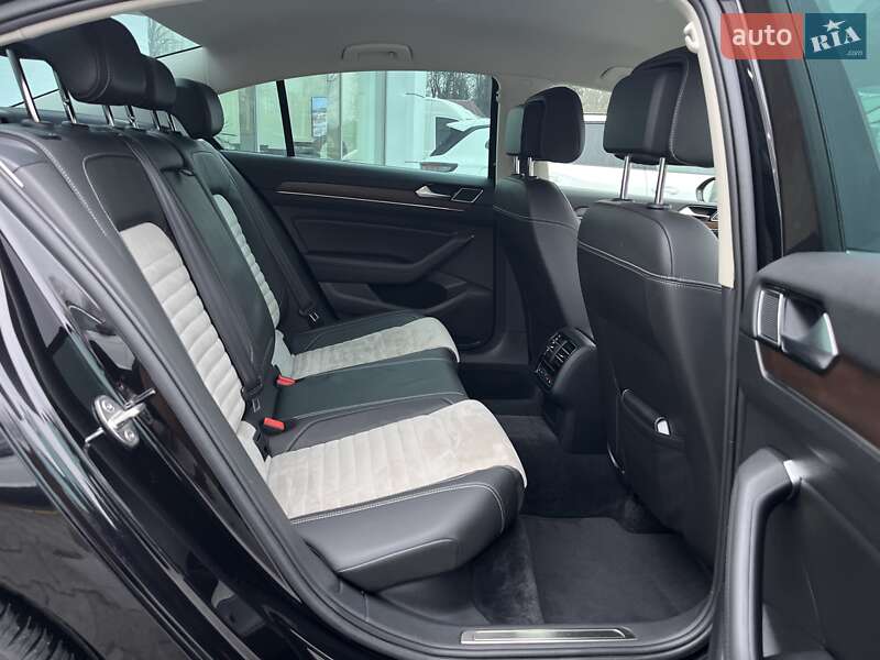 Седан Volkswagen Passat 2018 в Житомире