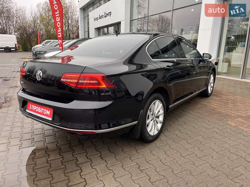 Седан Volkswagen Passat 2018 в Житомире