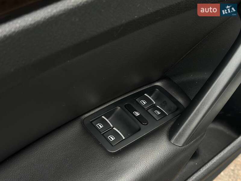 Седан Volkswagen Passat 2014 в Одессе