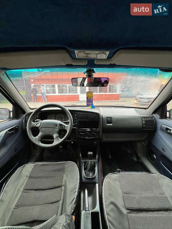 Седан Volkswagen Passat 1996 в Сумах