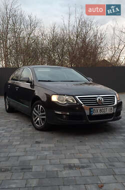 Седан Volkswagen Passat 2005 в Староконстантинове