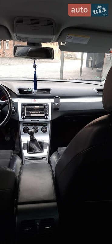 Седан Volkswagen Passat 2005 в Староконстантинове