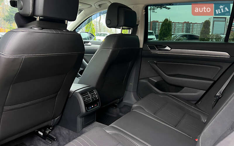 Универсал Volkswagen Passat 2015 в Львове