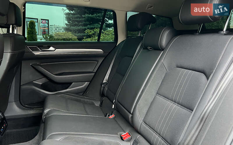 Универсал Volkswagen Passat 2015 в Львове