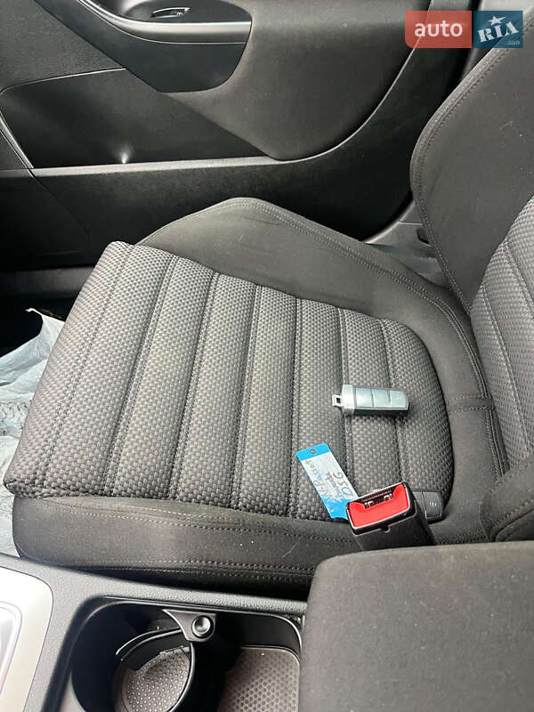 Універсал Volkswagen Passat 2010 в Луцьку