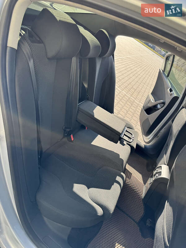 Седан Volkswagen Passat 2006 в Києві