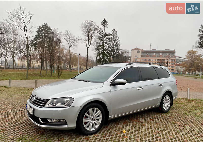 Універсал Volkswagen Passat 2011 в Хусті